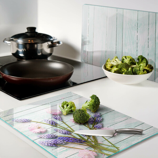 Schneidebrett glas Blumen auf Holzgrund