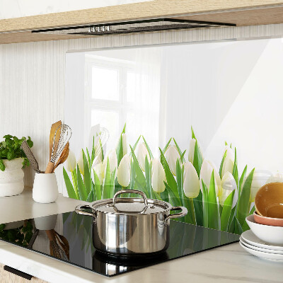 Schneidebrett mit Tulpenmotiv auf grünem Gras