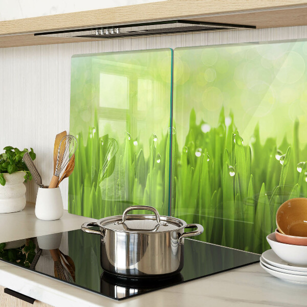 Schneidebrett Grünes Gras mit Wassertropfen