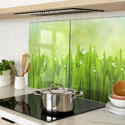 Schneidebrett mit Motiv grünes Gras und Wassertropfen