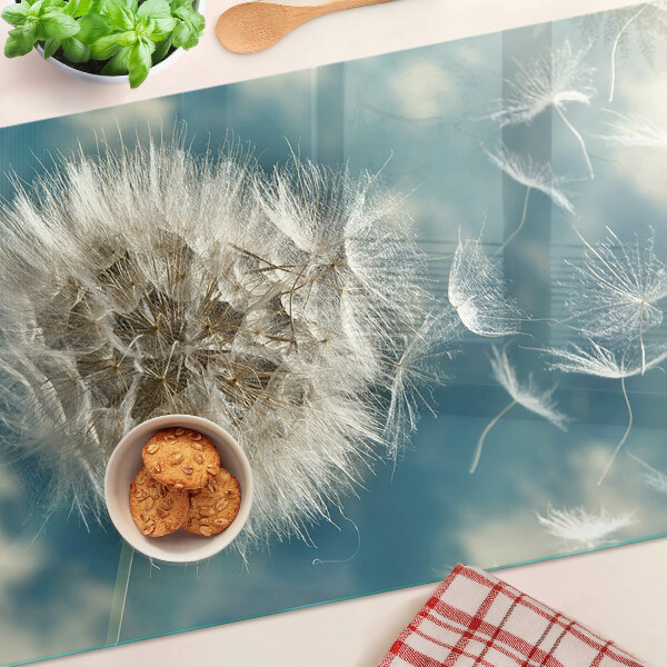 Glas schneidebrett Löwenzahn vor dem Himmel