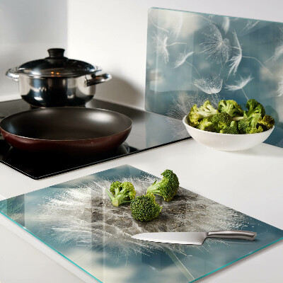 Glas schneidebrett Löwenzahn vor dem Himmel