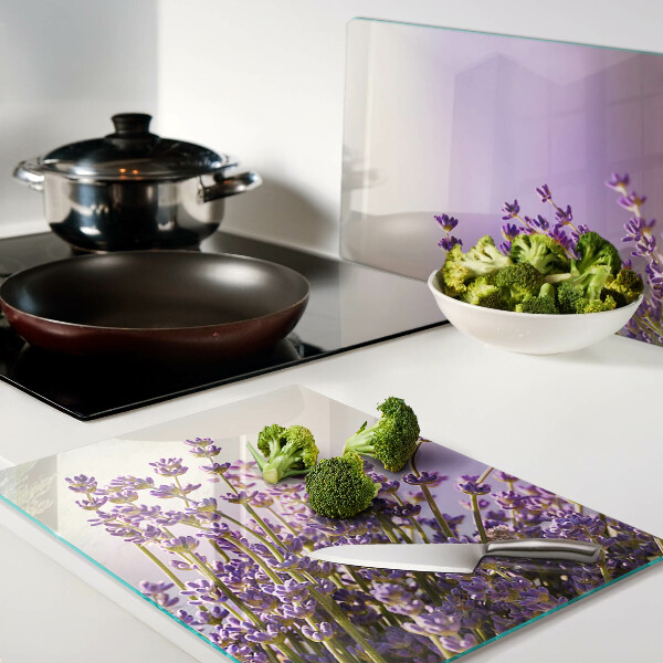 Schneidebrett glas Lavendelblüten im Fenster