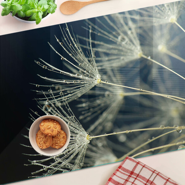 Schneidebrett Löwenzahn mit Wassertropfen