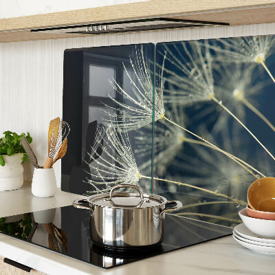 Schneidebrett Löwenzahn mit Wassertropfen