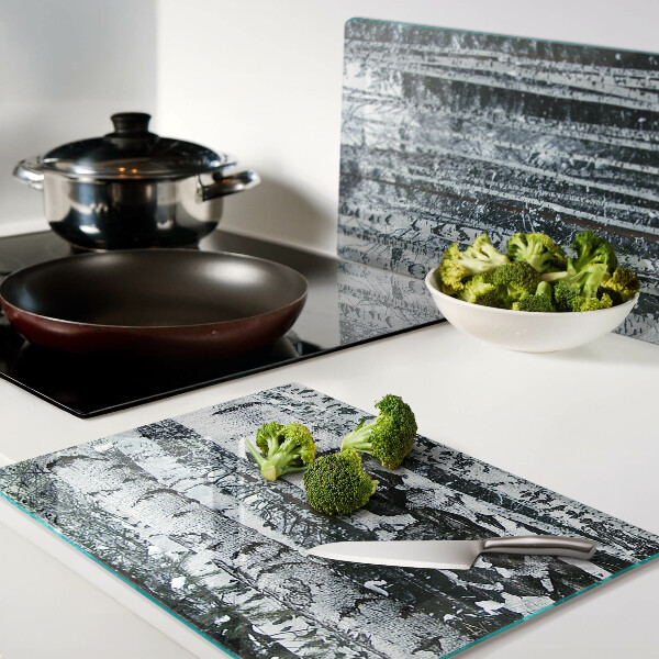 Glas-Schneidebrett mit dem Motiv „Birkenwald in Winterlandschaft“