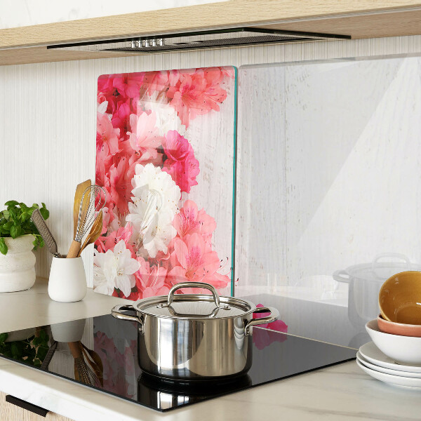 Glas-Schneidebrett mit Blumen in Rosa- und Weißtönen
