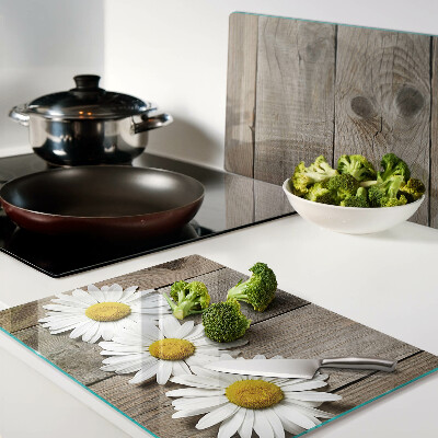 Schneidebrett mit Blumenmotiv auf Holzgrund