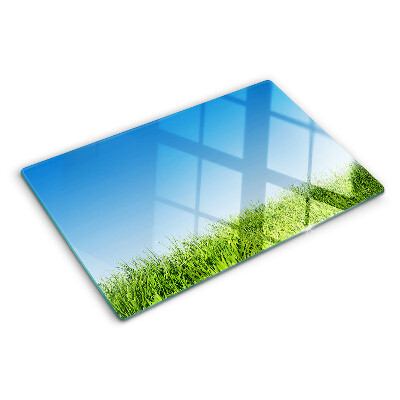Schneidebrett Grüne Wiese unter blauem Himmel