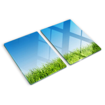 Schneidebrett Grüne Wiese unter blauem Himmel