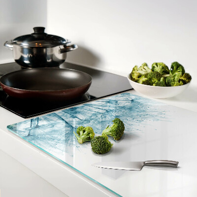 Schneidebrett mit Löwenzahn-Motiv und Wassertropfen