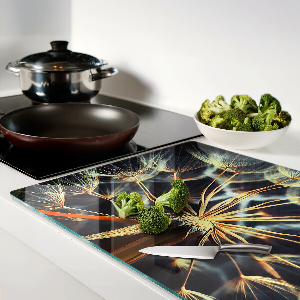 Glas schneidebrett Löwenzahn in der Makrofotografie