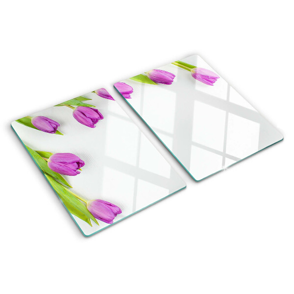 Schneidebrett Tulpen auf weißem Hintergrund