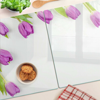 Schneidebrett mit Tulpenmotiv auf weißem Hintergrund