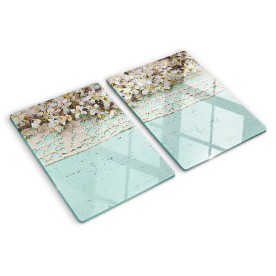 Schneidebrett mit Blumenmuster und Spitzenverzierung