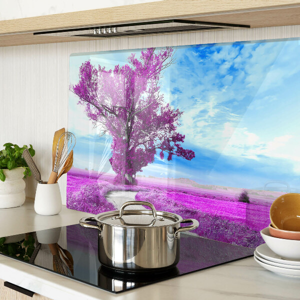 Schneidebrett Ein violetter Baum vor dem Himmel