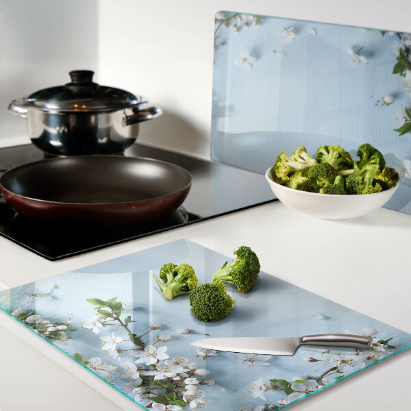 Glas schneidebrett Blumenmuster auf blauem Hintergrund