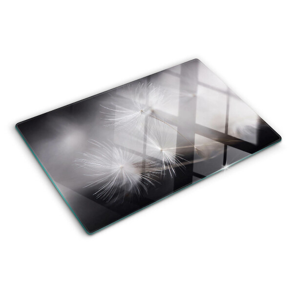 Schneidebrett Glas mit Motiv flauschiger Löwenzahnblüten vor einem Fensterhintergrund