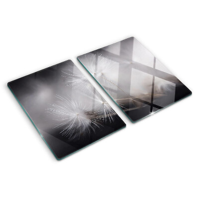 Schneidebrett Glas mit Motiv flauschiger Löwenzahnblüten vor einem Fensterhintergrund