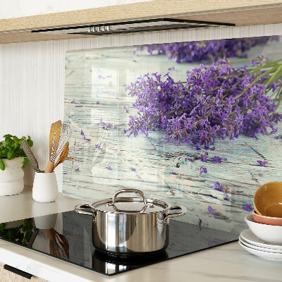 Glas schneidebrett Lavendel auf Holzgrund
