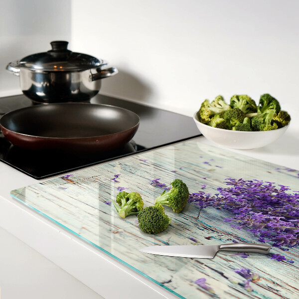 Glas schneidebrett Lavendel auf Holzgrund