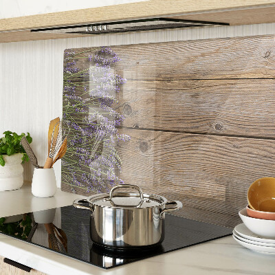 Schneidebrett Lavendel auf Holzgrund