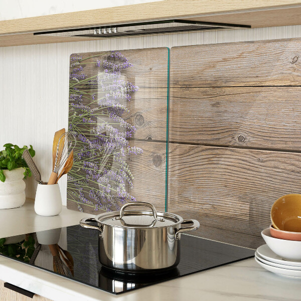 Schneidebrett Lavendel auf Holzgrund