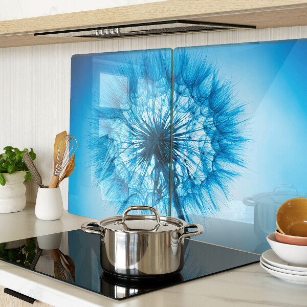 Glas-Schneidebrett mit Löwenzahn-Motiv auf blauem Hintergrund