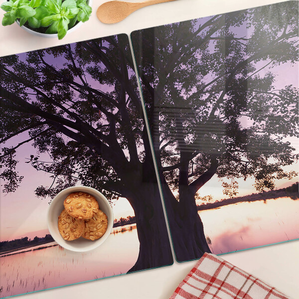 Schneidebrett mit Motiv eines Baums bei Sonnenuntergang