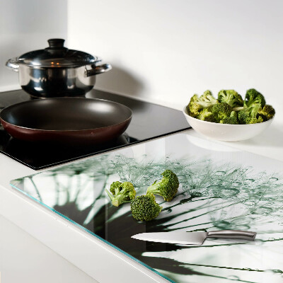 Schneidebrett Löwenzahn mit Wassertropfen