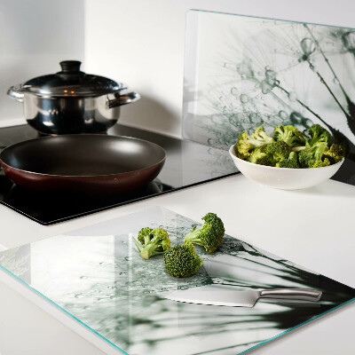 Schneidebrett Löwenzahn mit Wassertropfen