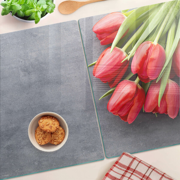 Glas schneidebrett Tulpen auf grauem Hintergrund
