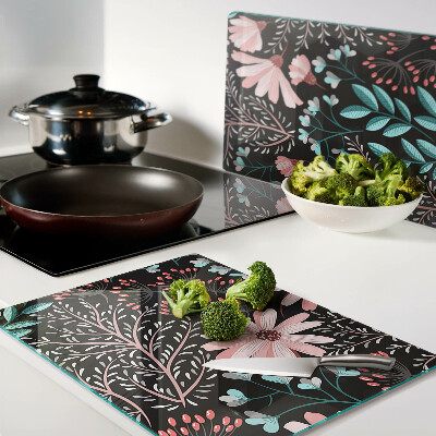 Schneidebrett Blumenmuster auf dunklem Hintergrund