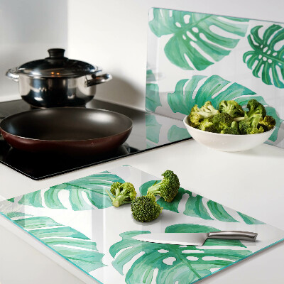 Glas schneidebrett Monstera-Blätter auf weißem Hintergrund