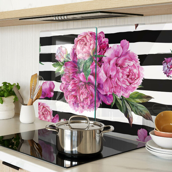 Schneidebrett mit Pfingstrosenmuster auf gestreiftem Hintergrund