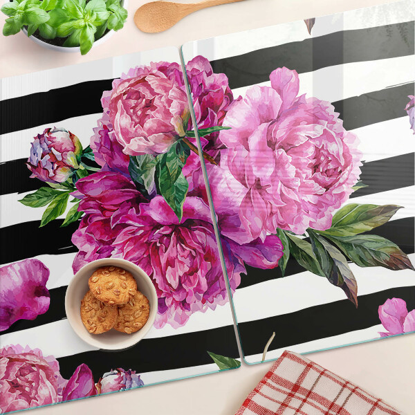 Schneidebrett mit Pfingstrosenmuster auf gestreiftem Hintergrund