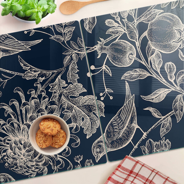 Schneidebrett Blumen und Vögel auf dunklem Hintergrund