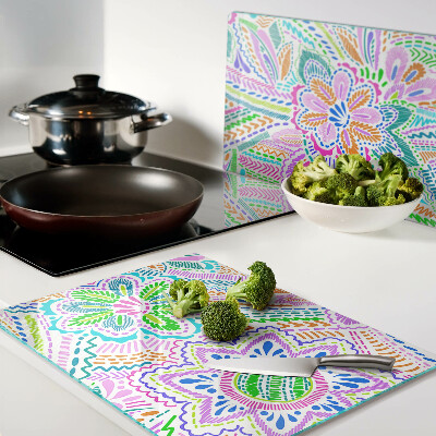 Schneidebrett mit Blumenmuster im Boho-Stil