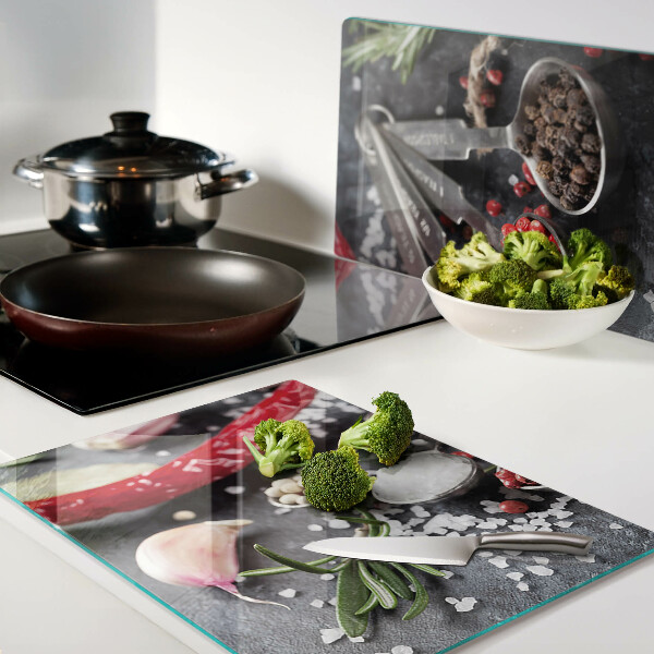 Schneidebrett Gewürze und Kräuter