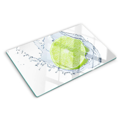 Glas schneidebrett Zitrone im Wasser