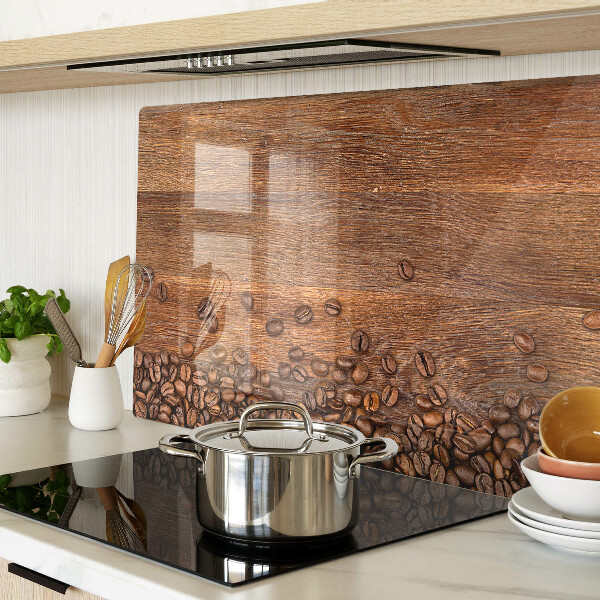 Glas Schneidebrett mit Motiv aus Kaffeebohnen auf Holzmaserung