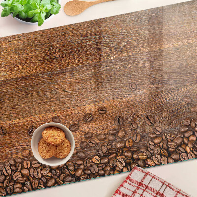 Glas schneidebrett Kaffeebohnen auf Holzgrund