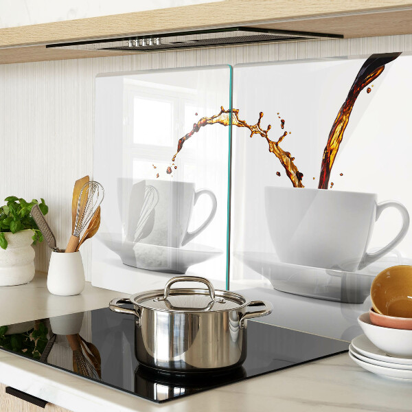 Schneidebrett Kaffee in Tassen