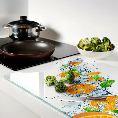 Schneidebrett glas Zitrusfrüchte in Wasser