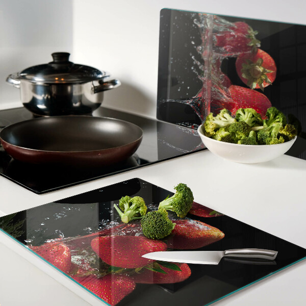 Schneidebrett mit Motiv von Erdbeeren in Wasser