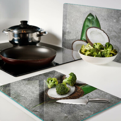 Schneidebrett glas Kokosnuss auf Betongrund