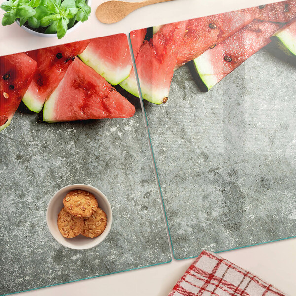 Schneidebrett Wassermelonenscheiben auf grauem Hintergrund