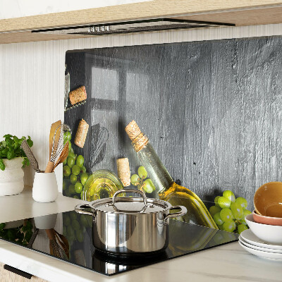 Schneidebrett glas Wein und Trauben