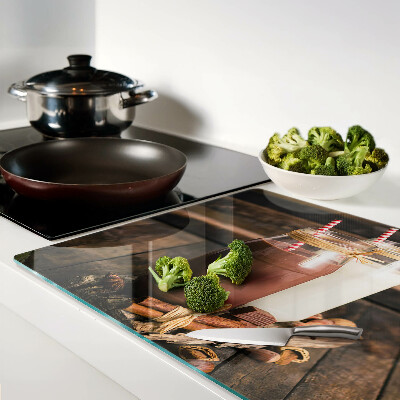 Schneidebrett glas Getränkegläser auf Holzgrund