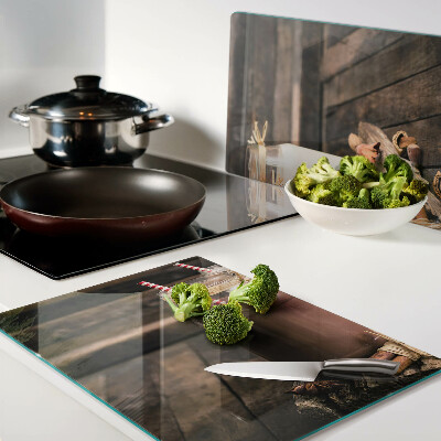 Schneidebrett Glas mit Motiv von Getränkegläsern auf Holzuntergrund